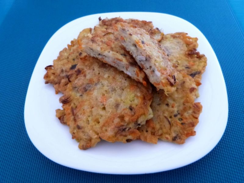 Warzywne placuszki z ryżu i pieczarek Warzywne placuszki z ryżu i pieczarek