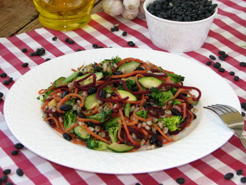 Warzywne spaghetti z pęczakiem Warzywne spaghetti z pęczakiem