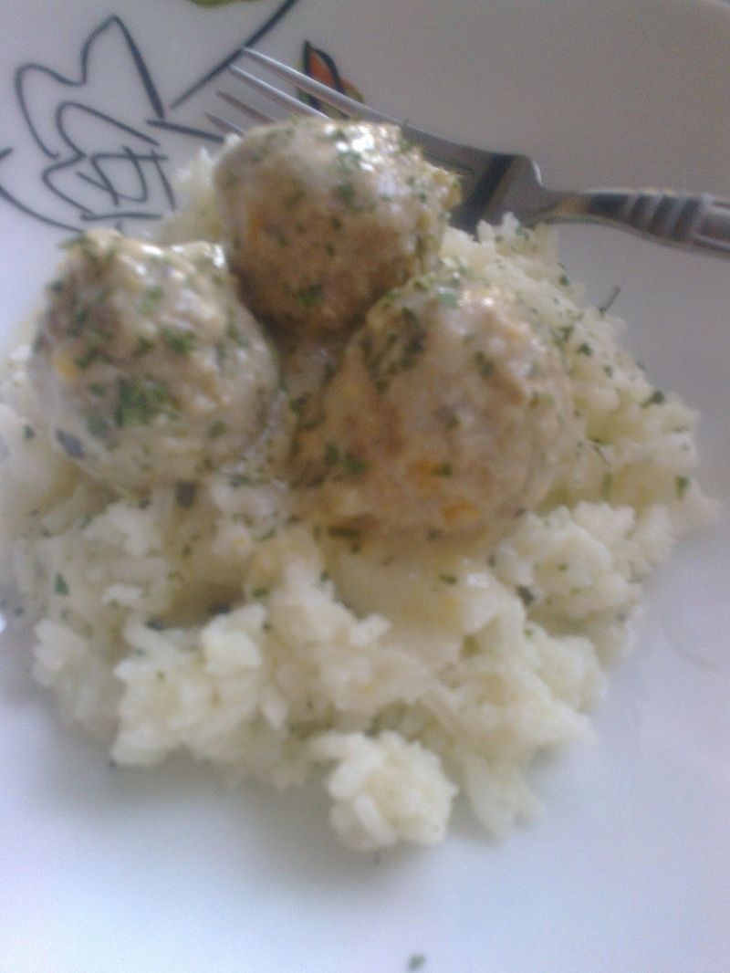 Warzywno mięsne pulpeciki w sosie pietruszkowym Warzywno mięsne pulpeciki w sosie pietruszkowym