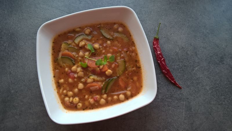 Warzywny gulasz z ciecierzycy