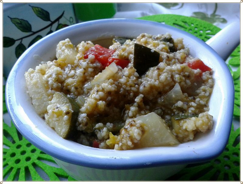 Warzywny kociołek z kaszą kuskus i nasionami chia