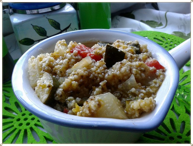 Warzywny kociołek z kaszą kuskus i nasionami chia