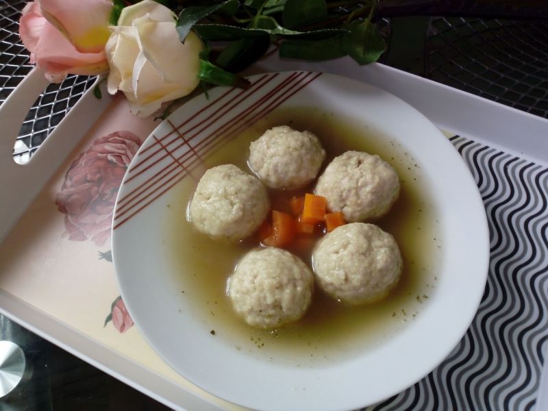 Warzywny "rosół" z pulpetami mięsno-jaglanymi