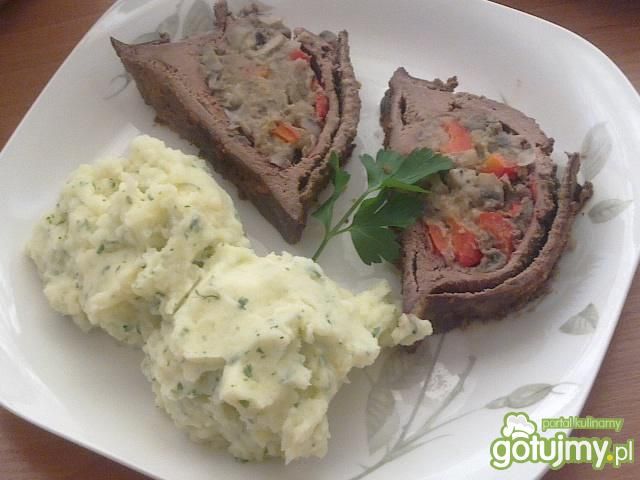 Wątroba nadziewana grzybami i papryką 