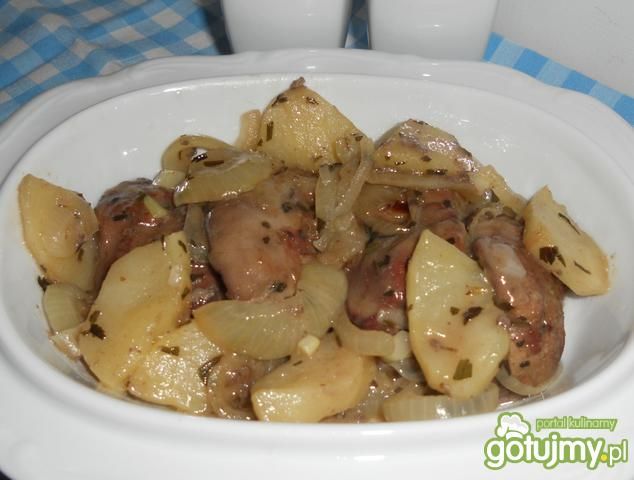 Wątróbka drobiowa duszona w białym winie Wątróbka drobiowa duszona w białym winie