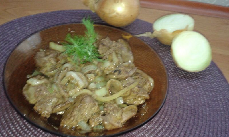 Wątróbka drobiowa  smażona z cebulką Wątróbka drobiowa  smażona z cebulką