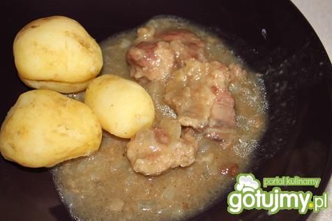 Wątróbka drobiowa w sosie  Wątróbka drobiowa w sosie