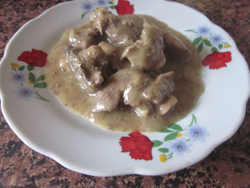 Wątróbka drobiowa w sosie  Wątróbka drobiowa w sosie