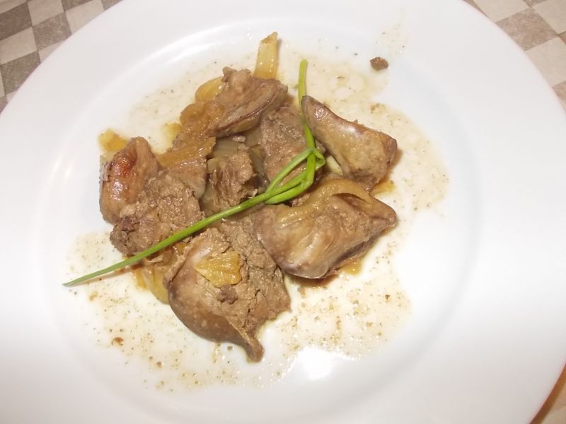 Wątróbka drobiowa w sosie chlebowym Wątróbka drobiowa w sosie chlebowym