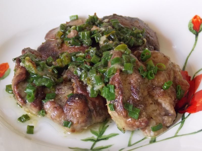 Wątróbka drobiowa w wiosennej wersji Wątróbka drobiowa w wiosennej wersji