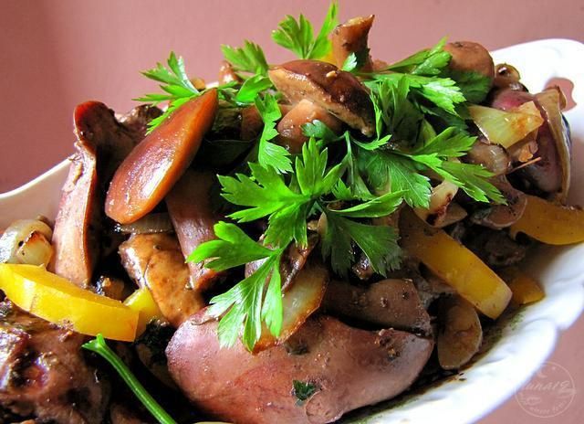 Wątróbka drobiowa z grzybami