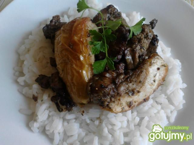 Wątróbka drobiowa z jabłkami Wątróbka drobiowa z jabłkami