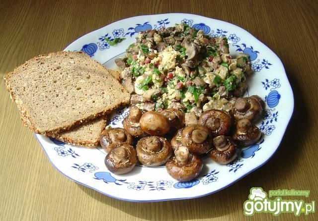 Wątróbka  Drobiowa  z  Jajecznicą