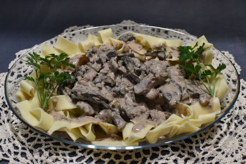 Wątróbka drobiowa z makaronem