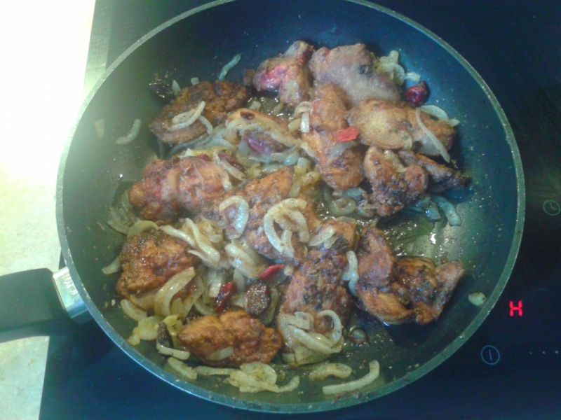 Wątróbka drobiowa z żurawiną