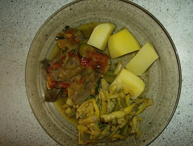 Wątróbka duszona w warzywach.