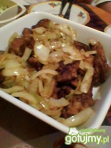 Wątróbka duszona z cebulą curry.