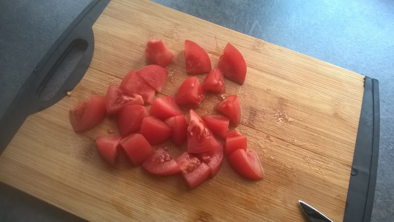 Wątróbka duszona z cebulą, pomidorami i koperkiem