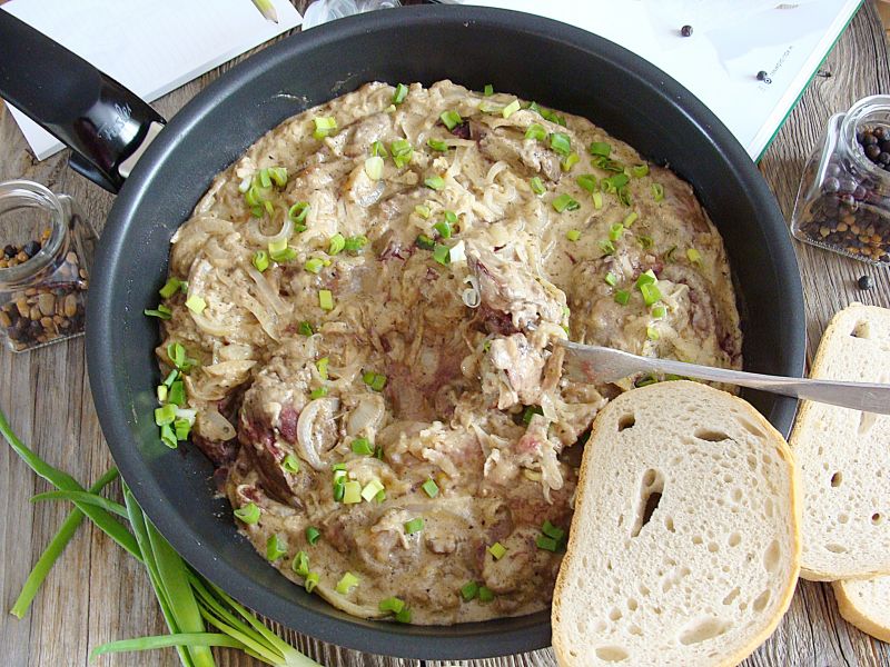 Wątróbka duszona z jabłkami Wątróbka duszona z jabłkami