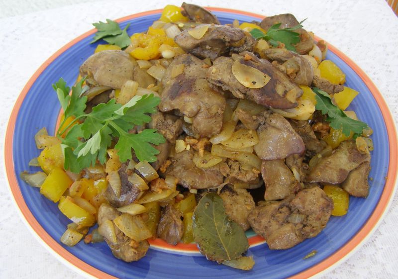 Wątróbka gotowana i duszona z papryką Wątróbka gotowana i duszona z papryką