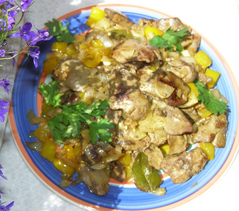 Wątróbka gotowana i duszona z papryką Wątróbka gotowana i duszona z papryką