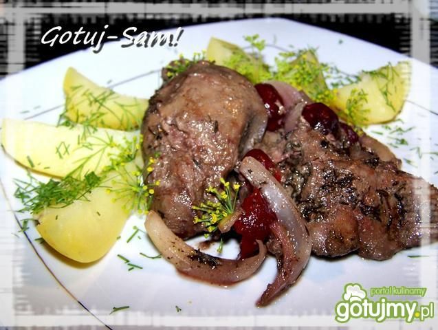 Wątróbka  indycza duszona z wiśniami  Wątróbka  indycza duszona z wiśniami