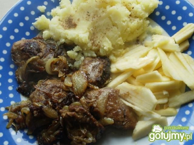 Wątróbka w occie balsamicznym z jabłkiem