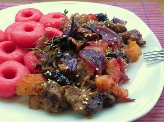 Wątróbka w śliwkach z kluskami śląskimi Wątróbka w śliwkach z kluskami śląskimi