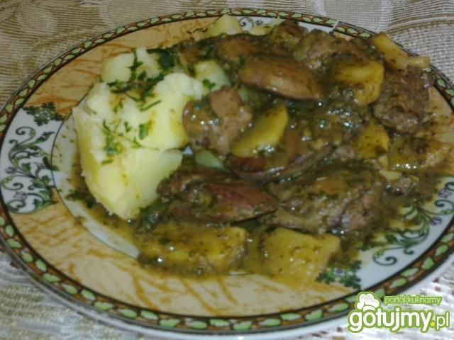 Wątróbka w sosie jabłkowo-majerankowym