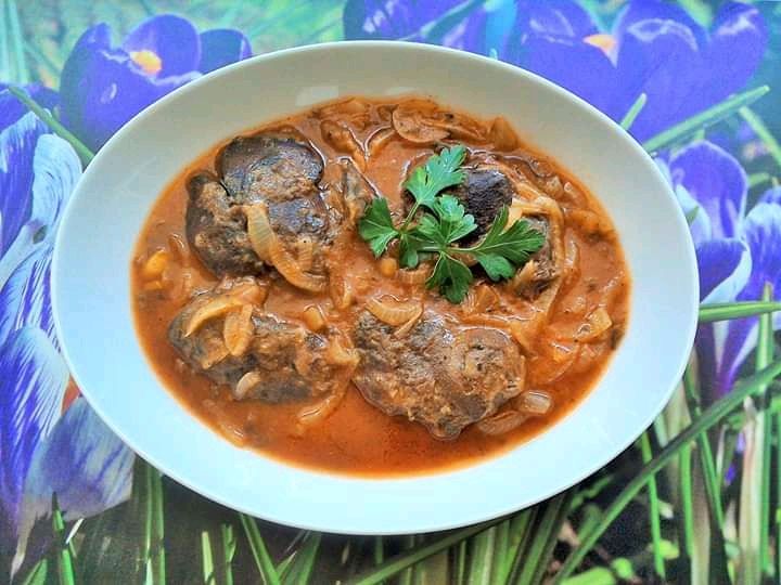 Wątróbka w sosie pomidorowym  Wątróbka w sosie pomidorowym