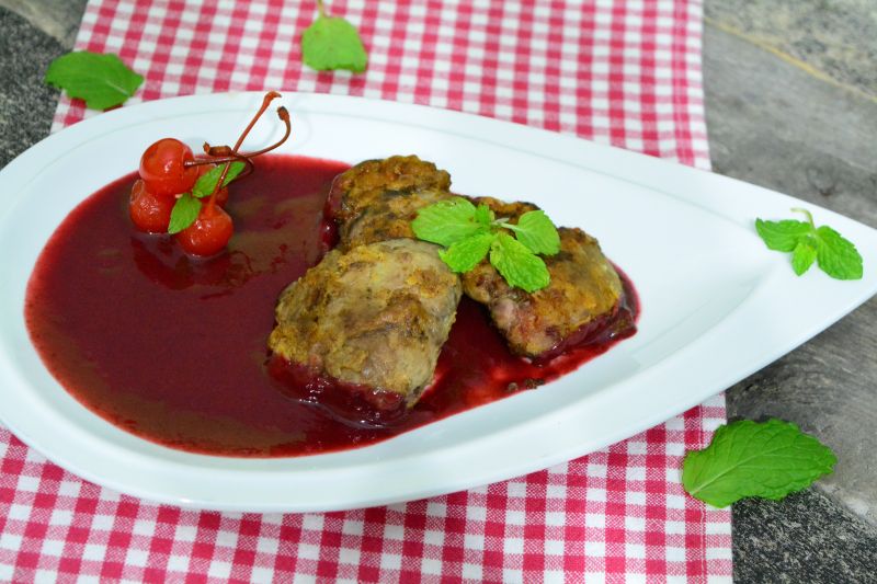 WĄTRÓBKA W SOSIE WIŚNIOWYM