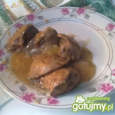 Wątróbka w sosie z cebulką  Wątróbka w sosie z cebulką