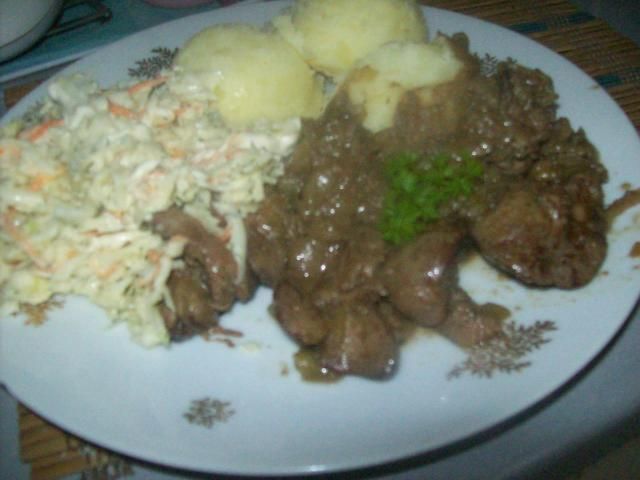 Wątróbka w sosie z porów z ziemniakami Wątróbka w sosie z porów z ziemniakami