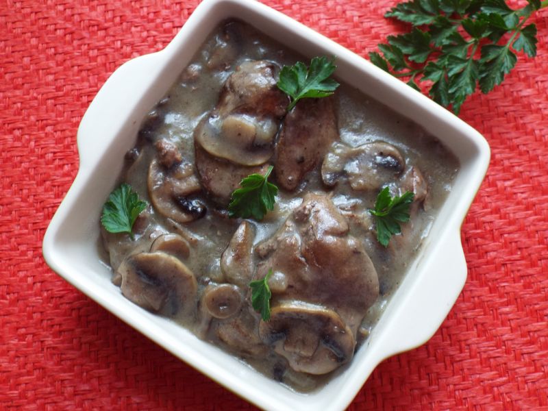 Wątróbka z cebulą i pieczarkami Wątróbka z cebulą i pieczarkami