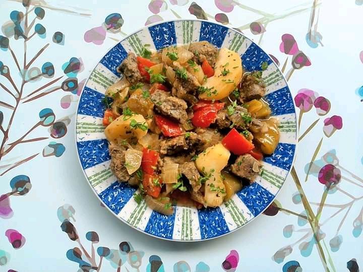 Wątróbka z jabłkami i papryką