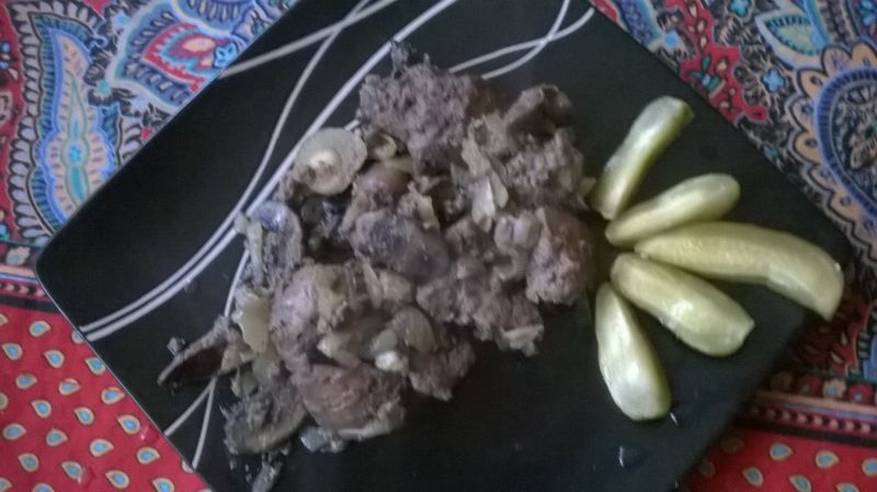 Wątróbka z jabłkiem, cebulą i pieczarką Wątróbka z jabłkiem, cebulą i pieczarką