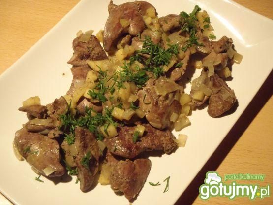 Wątróbka z jabłkiem i cebulą