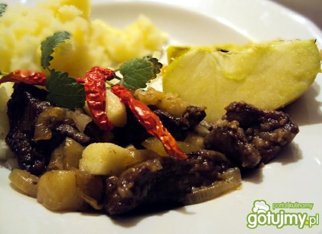 Watróbka z jabłkiem i cebulką Watróbka z jabłkiem i cebulką