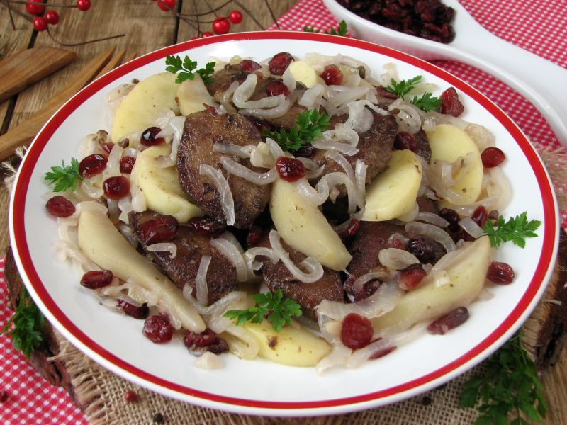 Wątróbka z jabłkiem i żurawiną