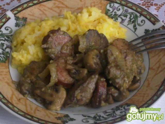 Wątróbka z kiełbaską i grzybami  Wątróbka z kiełbaską i grzybami