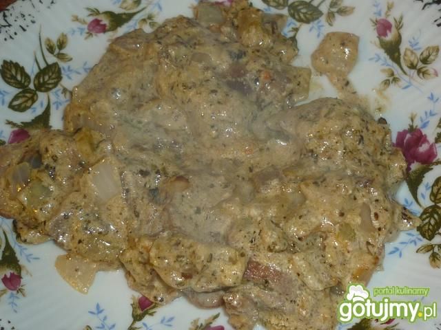 Wątróbka z królika w sosie śmietanowym