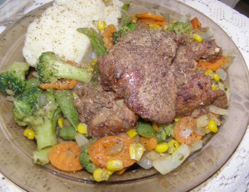 Wątróbka z kurczaka z warzywami,kalafiorem