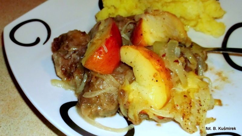 Wątróbki drobiowe z jabłkami