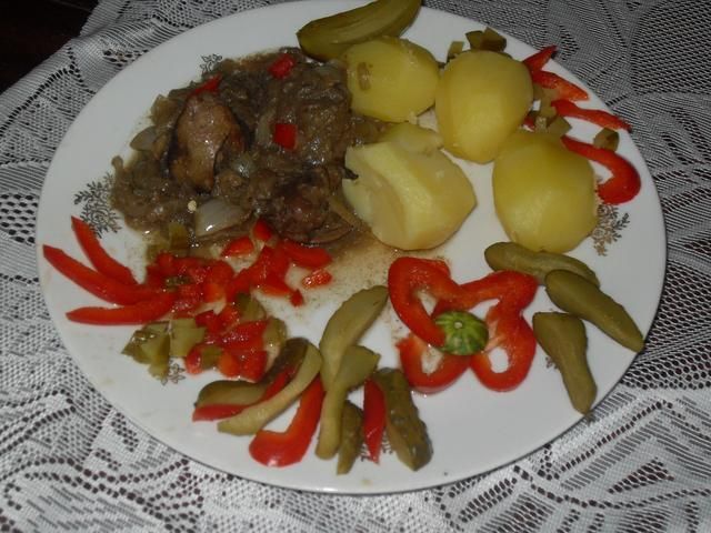 Wątróbki duszone z pieczarkami