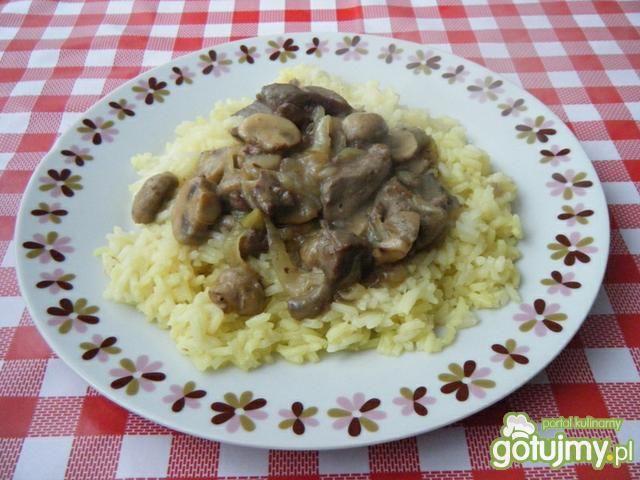 Wątróbki z drobiu z pieczarkami Wątróbki z drobiu z pieczarkami