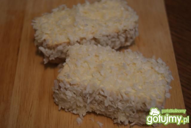 Wędzone tofu w wiórkach kokosowych