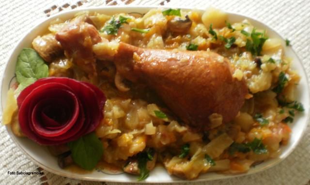 Wędzony kurczak w kapuście : Wędzony kurczak w kapuście :