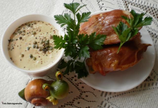 Wędzony kurczak w sosie z ziel. pieprzu