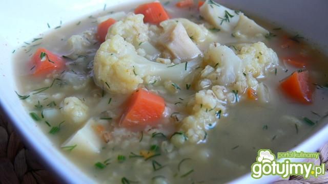 Wegańska kalafiorowa z kaszą jęczmienną