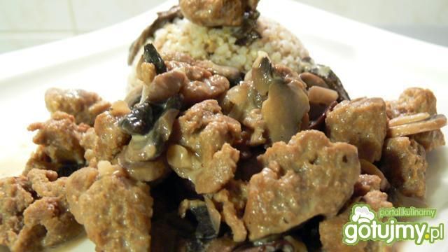 Wegański gulasz grzybowo-pieczarkowy